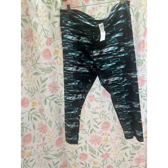 Define PowerHold® Mid-Rise Capri - Picture 4 of 6